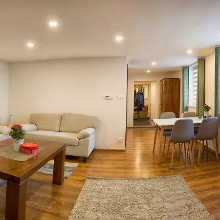 Neanderthal Apartman *